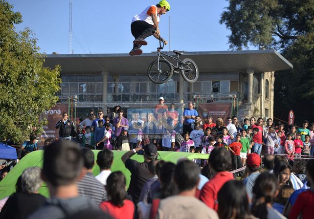 Vuelven a volar en el exhipópdromo