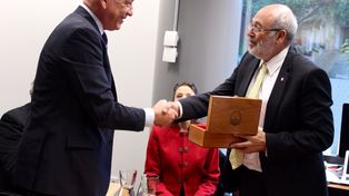 Bonfatti se reunió con Peter Gluckman, asesor del primer ministro de Nueva Zelandia