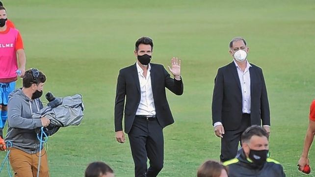 Colón volvió a perder con Eduardo Domínguez sentado en el banco.