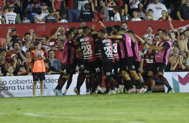 Newells venció 1 a 0 a Barracas Central y sumó su cuarto triunfo consecutivo en el Coloso