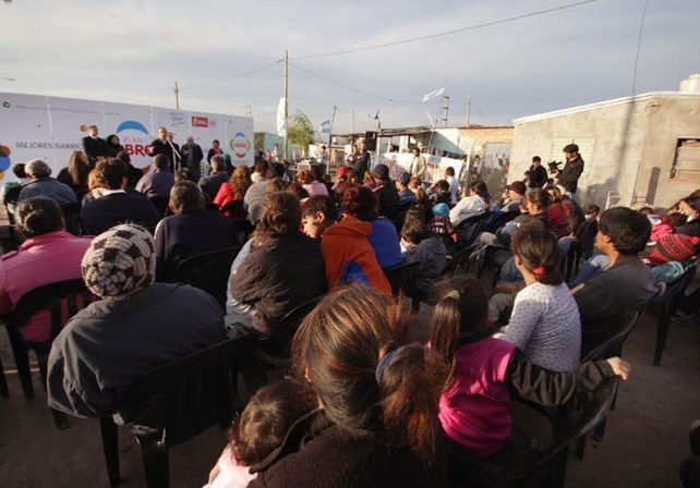 Ya se entregaron 28 nuevas viviendas en la Costanera de la Reserva Urbana del Oeste