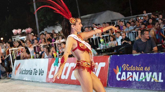 Los Carnavales Oficiales de Paraná se suspendieron debido a la copiosa lluvia que precipitó sobre la región. Se realizan hoy. Victoria reprogramó para el 24