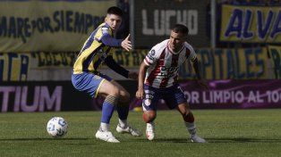 Ibarra en acción, en el partido ante Unión por Copa Argentina, el más exigente en medio de la preparación.