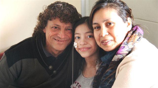 Alegría. Marianella entre sus padres