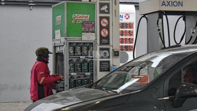 Combustibles más caros en Santa Fe: Shell y Axion aumentaron sus precios y la nafta ya supera los $2.200