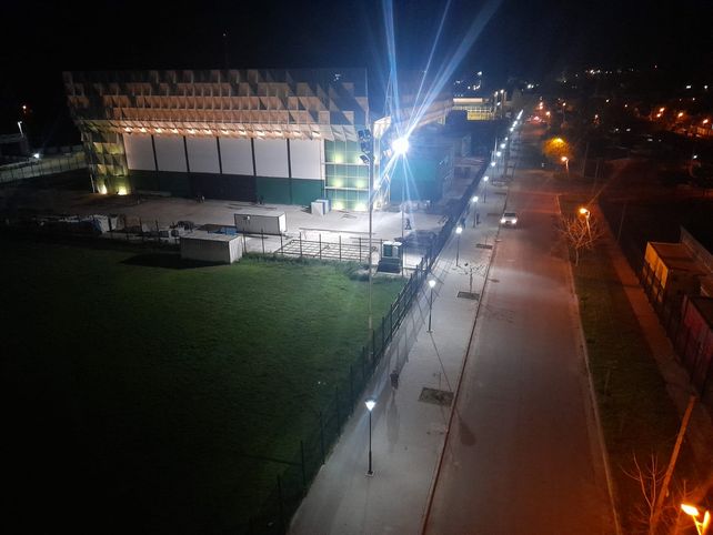 A todas luces. La vista externa del polideportivo