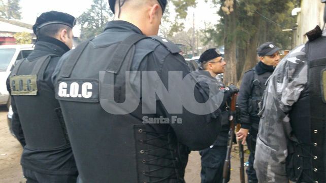 San Lorenzo: secuestraron un arsenal de cinco armas de guerra y decenas de balas
