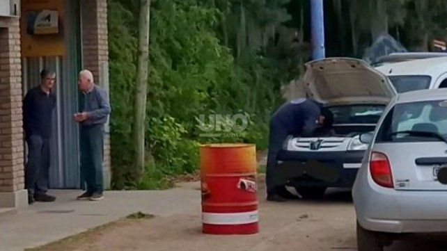 Audaz golpe en Recreo: roban millones de un lubricentro Audaz golpe en Recreo: roban millones de un lubricentro