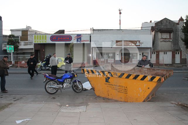 Murió un motociclista que embistió un contenedor en Facundo Zuviría