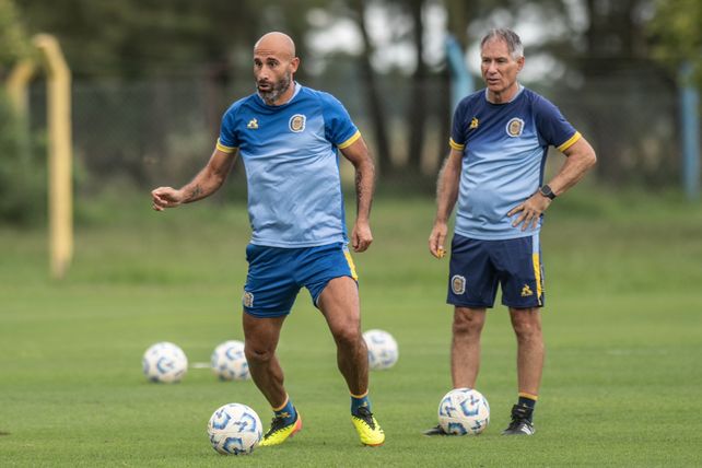 Quintana se exige y Holan observa. El zaguero central no llega al ciento por ciento desde lo físico.