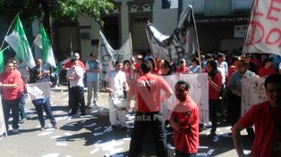 Comenzó la reunión en el ministerio de Trabajo con los empleados de la empresa Coto