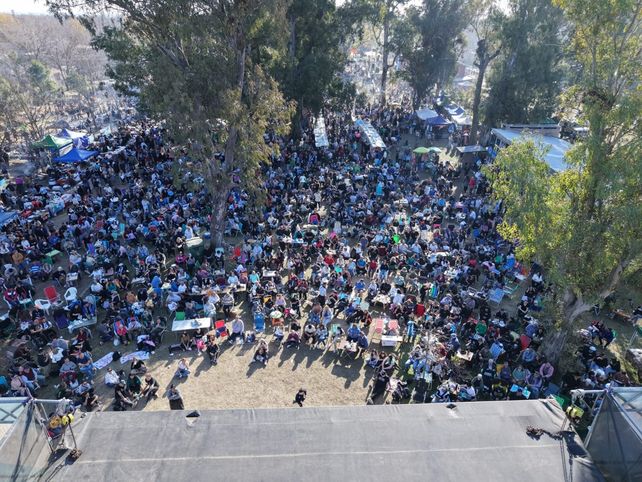 Ybarlucea: Miles de personas celebraron el 9 de Julio en la 9ª Fiesta del Asado a la Estaca