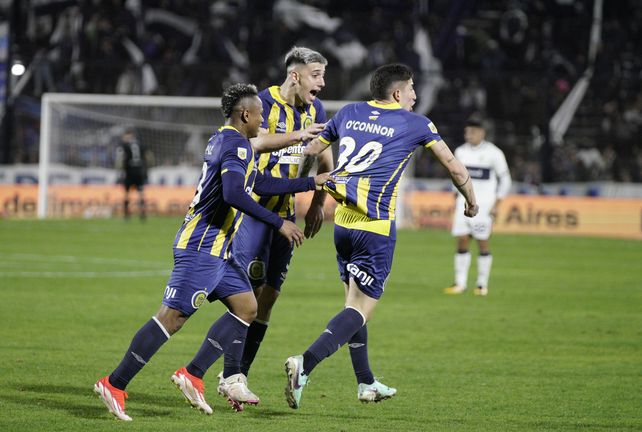 El último enfrentamiento entre ambos fue victoria del Canalla 1-0 en La Plata.