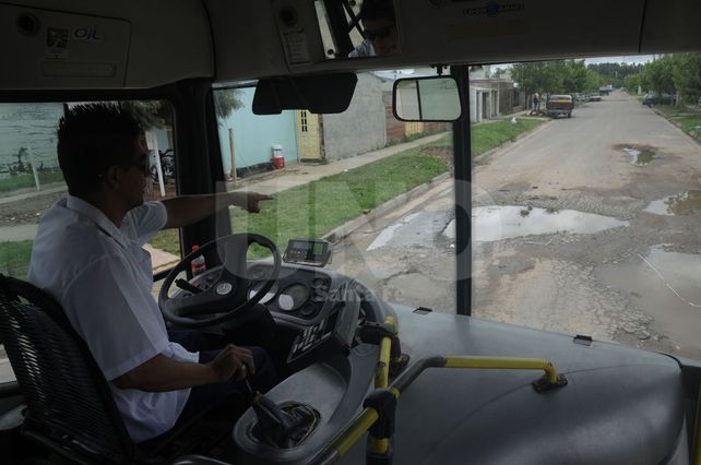 Los choferes de la línea 11 reclaman que se mejores las calles del barrio para volver a realizar el mismo recorrido.