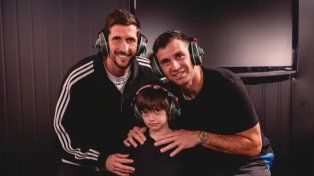 Rodrigo Rey, su hijo y el Dibu Martínez.
