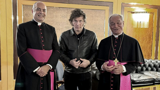 Javier Milei junto a los monseñores Guillermo Karcher y Francesco Canalini.&nbsp;