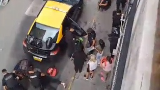 Revuelo en calle San Luis cuando dos ladrones intentaron huir en un taxi.&nbsp;