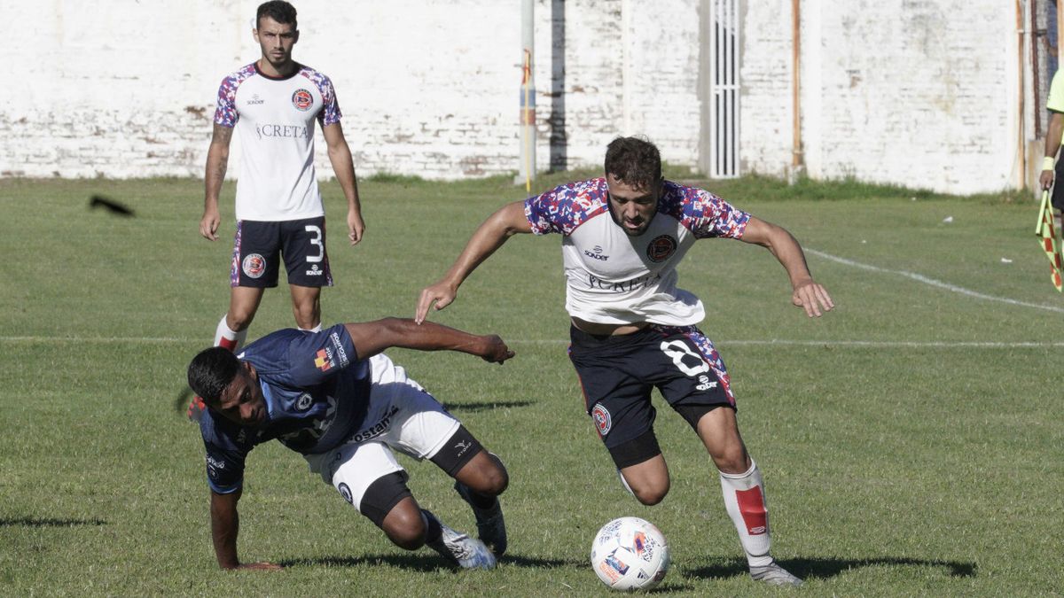 Berazategui empató sobre la hora y se mantiene como líder del Apertura de  la Primera C