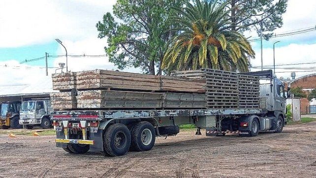 Componentes del puente Bailey que se montará sobre el puente Carretero