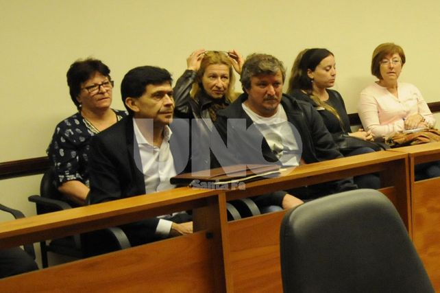 En primera fila. Néstor Oroño (abogado) y Hugo Ronsoni (el padre de la victima) en la audiencia donde se definió la prisión preventiva para Oyola.&nbsp;