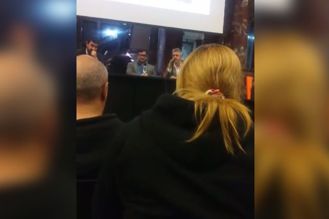 En imágenes. La expareja del Pájaro Cantero increpó a los periodistas en la presentación.&nbsp;