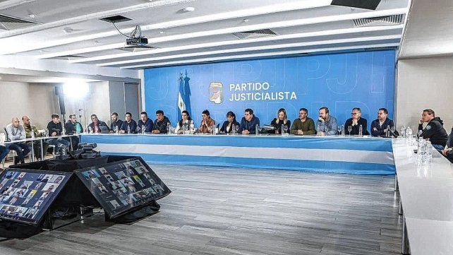 Unos 250 intendentes se reunieron para organizar el apoyo a Cristina Kirchner.