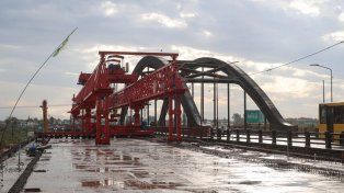 Nuevo Puente Santa Fe-Santo Tomé: ya está montado casi el 65% de las vigas y avanza la obra sobre el río Salado