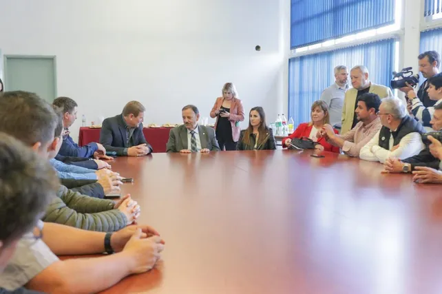 A fines de septiembre el gobernador de La Rioja, Ricardo Quintela, se reunió con dirigentes de los distintos espacios del peronismo santafesino en busca de apoyos para presidir el PJ nacional. 