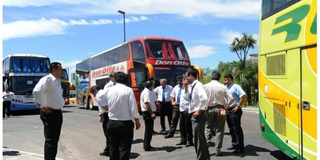 sin servicio. Los choferes de larga distancia no trabajarán sábado y domingo. Santa Fe inicia sus vacaciones.