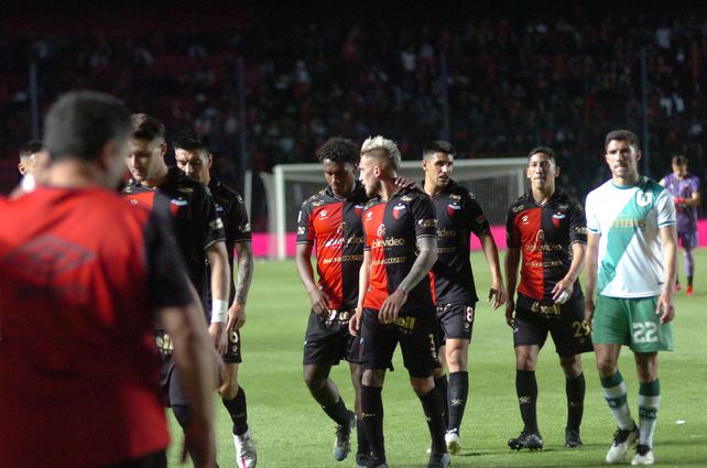 Colón sufre las irregularidades de sus jugadores y del entrenador.