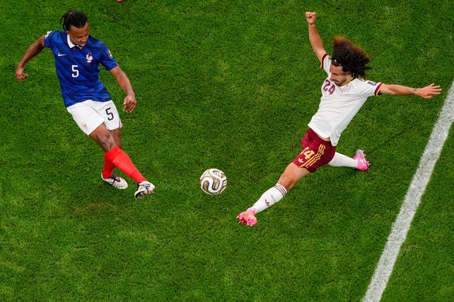 Cucurella es un pilar para la defensa del equipo dirigido por Luis de la Fuente.