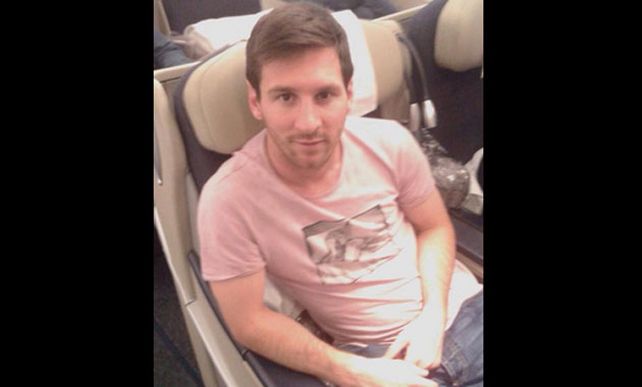 Más fotos de Messi con fans, sus hermanos y Antonella