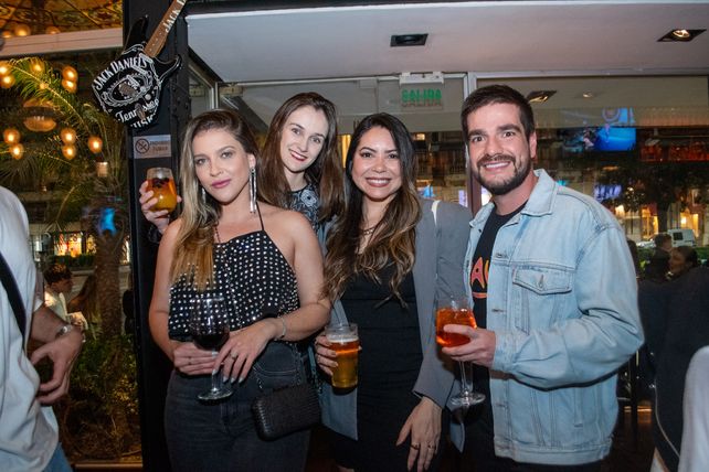 Andressa Martini, Jade Musialowsky, Vaticiane Galindo y Walter Ruback