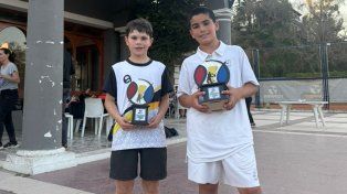 Son el futuro del tenis: Benjamín Ronsoni y Facundo Cristin, finalista y ganador de la categoría sub-10.