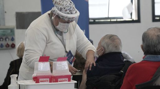 Coronavirus: aplicarán la tercera dosis a personal de salud y mayores de 70 años