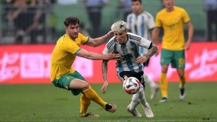 Garnacho se puso la albiceleste e inició su camino en la selección ante Australia.