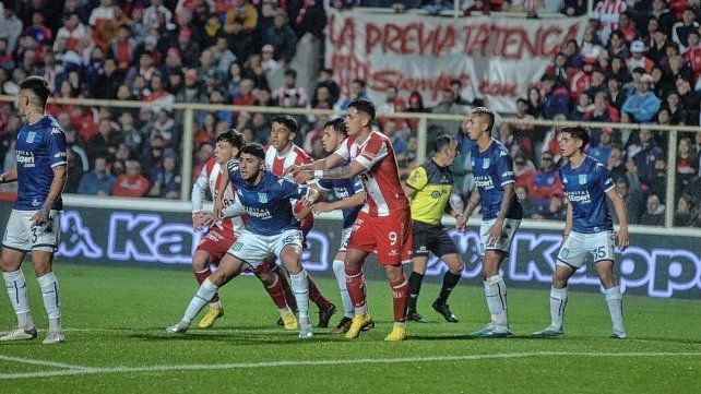 Unión y Racing igualaron 1 a 1 en el 15 de Abril