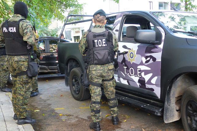 La Tropa de Operaciones Especiales (TOE) allanó seis propiedades en el barrio porteño de Floresta.&nbsp;