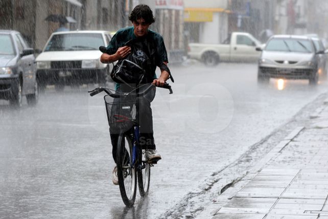 Con la lluvia llegó el alivio y la temperatura descendió más de 20 grados