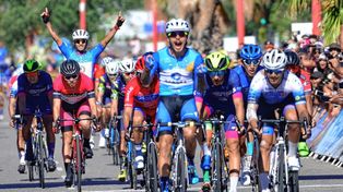 Festeja el puntano Quiroga, que ganó la quinta etapa, pero atrás disfruta más Tivani, quien se quedó con la carrera.