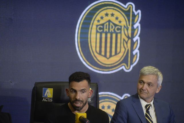 Carloni quiere de nuevo a Tevez como técnico. El Apache conoce al plantel como nadie en la actualidad.