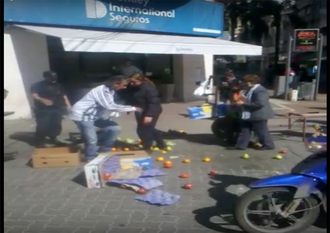 Momentos de tensión en la peatonal santafesina