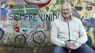 Quien no está escolarizado se socializa a medias, advierte Oscar Lupori, ex sacerdote, docente jubilado y referente barrial en la zona conocida como Fisherton Pobre.&nbsp; 