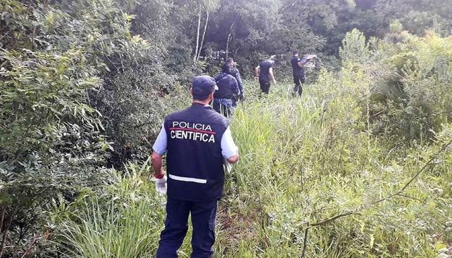 “Lo agarró de la cabeza y lo tiró al piso”