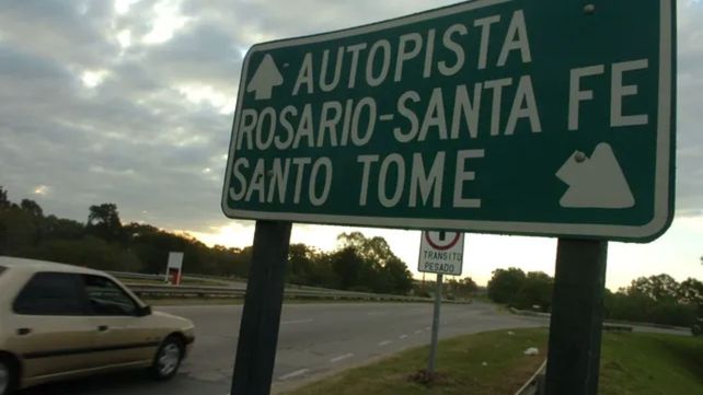 Piedras de madrugada en la autopista Rosario-Santa Fe y asaltos a familias: condenaron a dos hombres