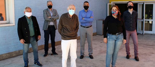 EQUIPO. Docentes de la Universidad de 3 de febrero enfocados en el estudio de la pandemia.