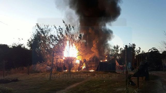 A madre e hijos le incendiaron la casa y sospechan de una expareja