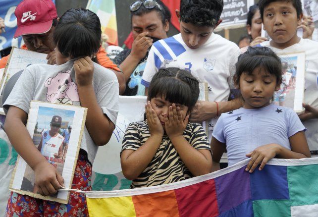 El dolor de los amiguitos y compañeros de Máximo en la marcha de este viernes.