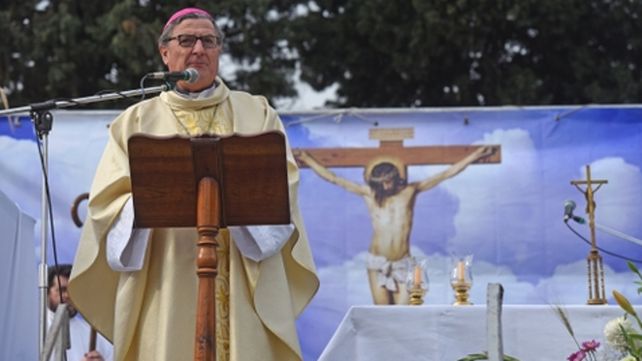 Pedido clerical. El arzobispo ofició ayer la misa por San Cayetano en la plaza Libertad