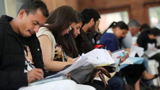 Empleo. Unos 120.000 santafesinos que tienen trabajo están en la búsqueda de un segundo ingreso Empleo. Unos 120.000 santafesinos que tienen trabajo están en la búsqueda de un segundo ingreso